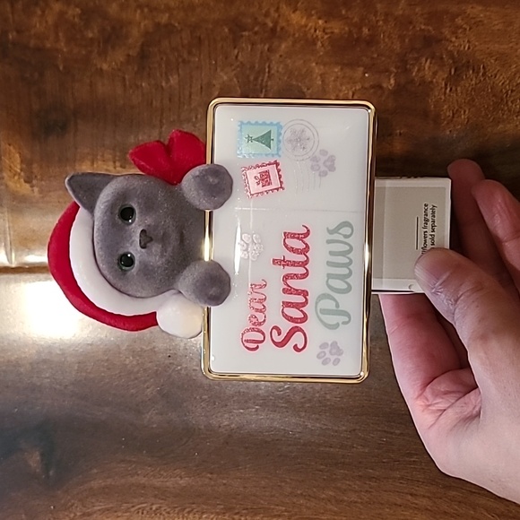 Bath and Body Works Holiday Cat Wallflowers Fragrance Plug - Picture 2 of 8